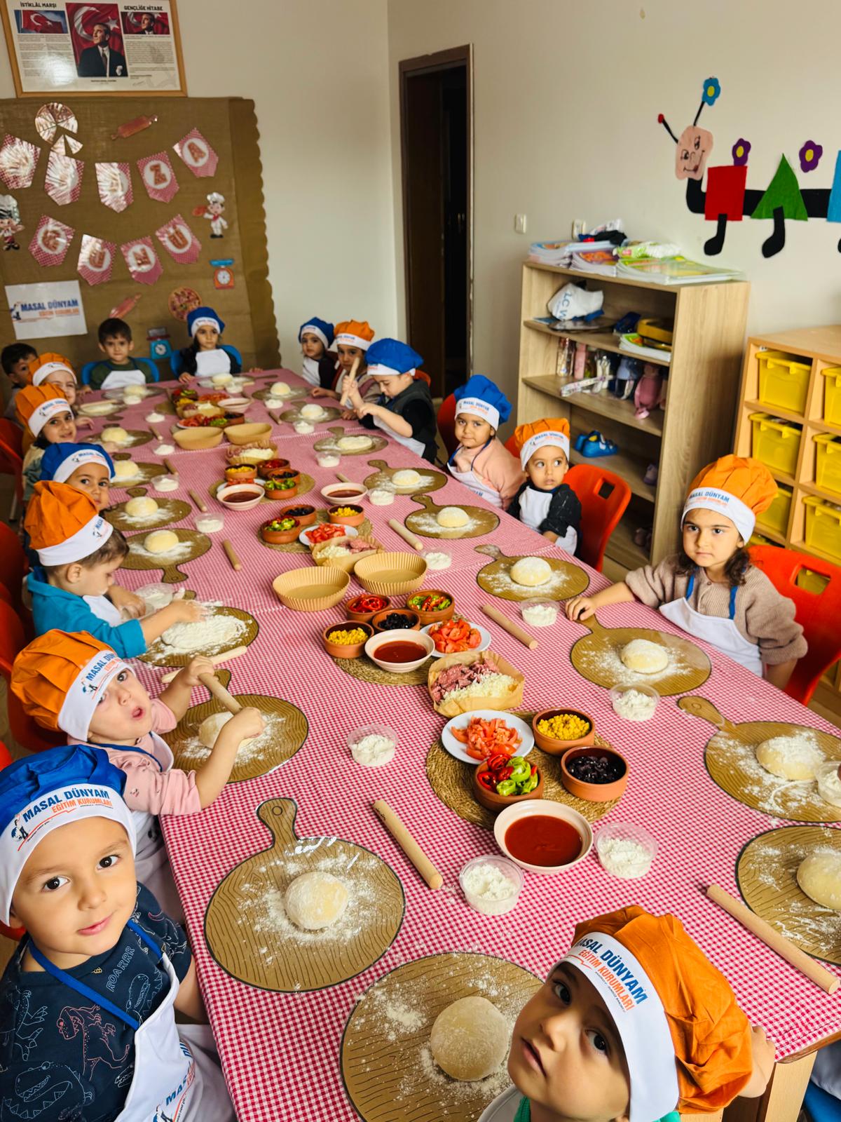 MASAL DÜNYAM'DA PİZZA GÜNÜ