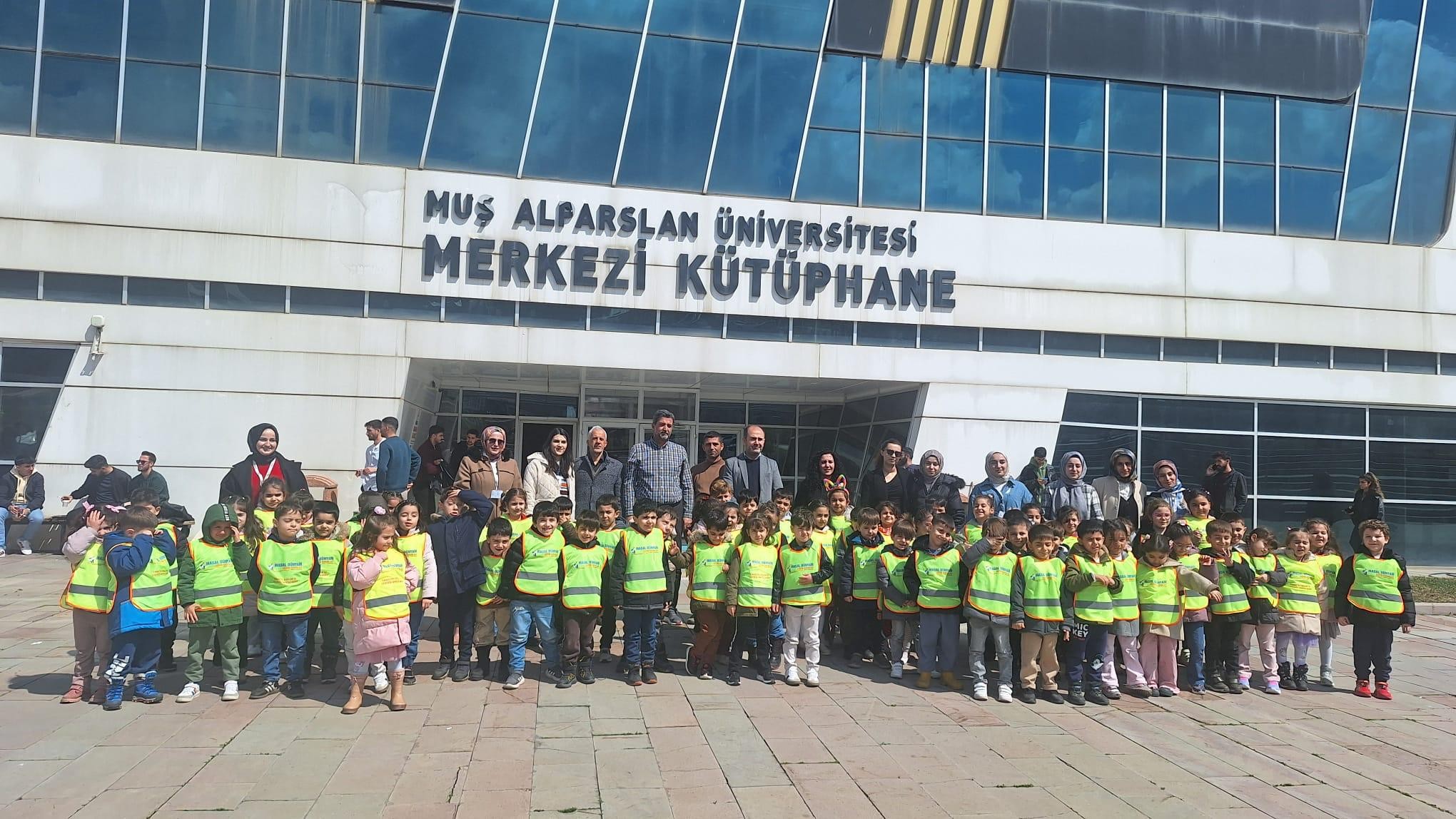 Kitapların Büyülü Dünyasına Yolculuk 